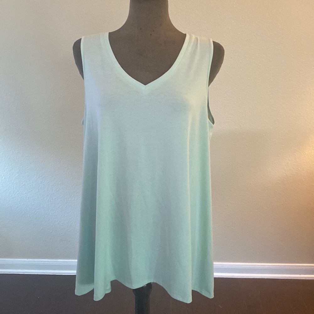 Lularoe Kristina v-neck tank top size L